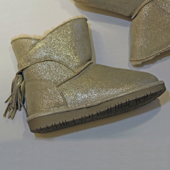 New Bearpaw Boots (5 youth/~7 women) - Picture 6 of 6